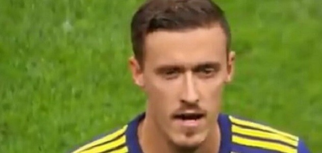 Max Kruse'den dikkat çeken hareket! Kruse, İstiklal Marşı okudu