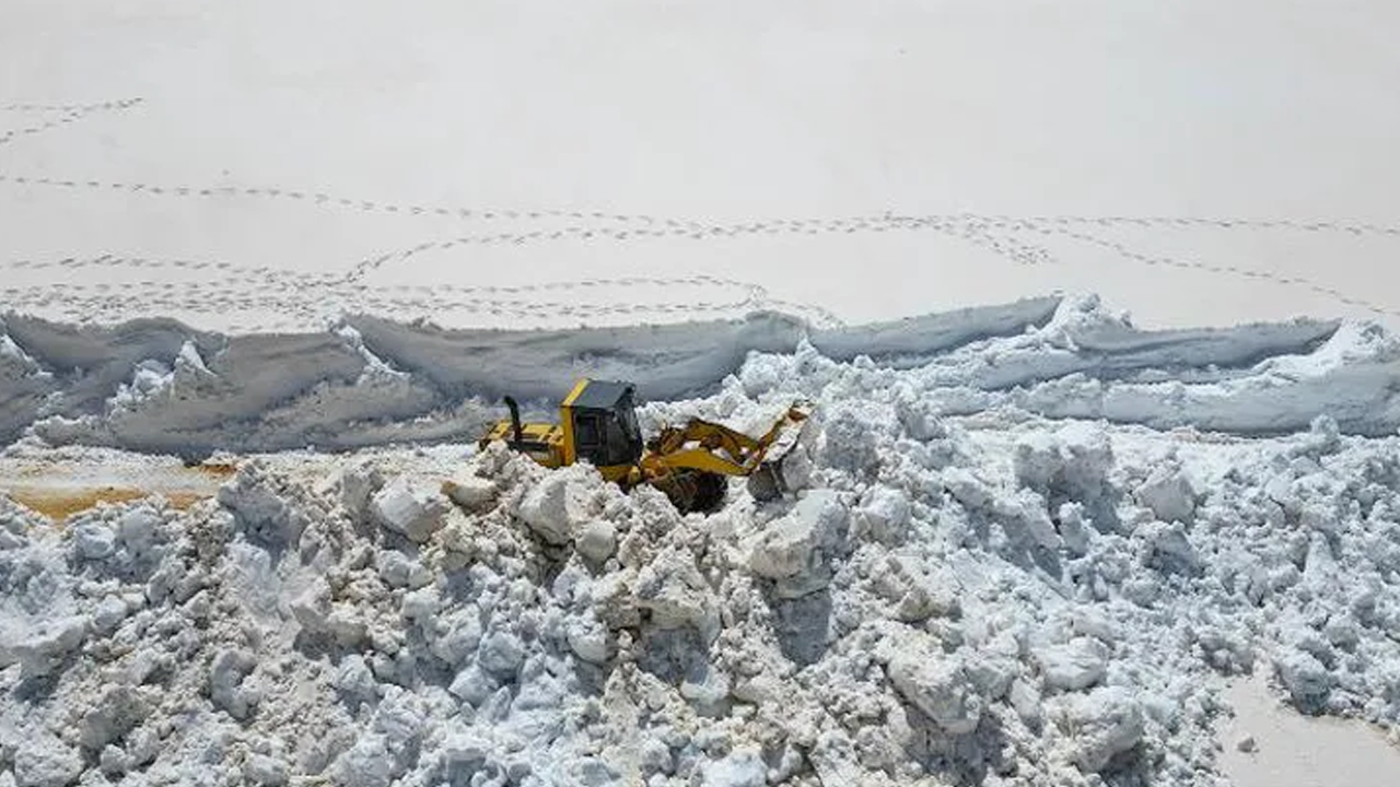 Mayısta karla mücadeleye devam ediyorlar!