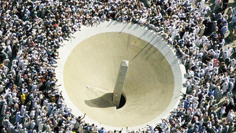 Mazereti nedeniyle şeytan taşlamayı tamamlamadan Mekke’den ayrılmak zorunda kalan kimsenin ne yapması gerekir?