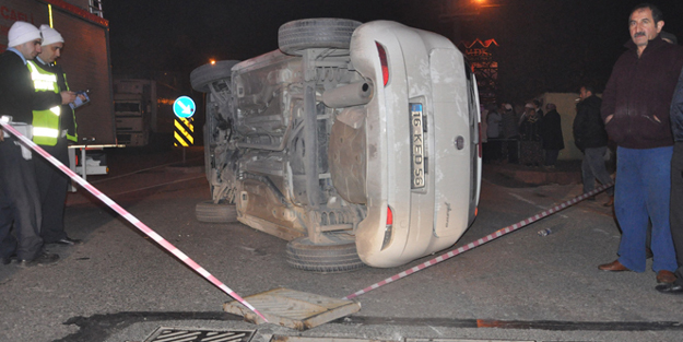 Mazgala takılan araç takla attı