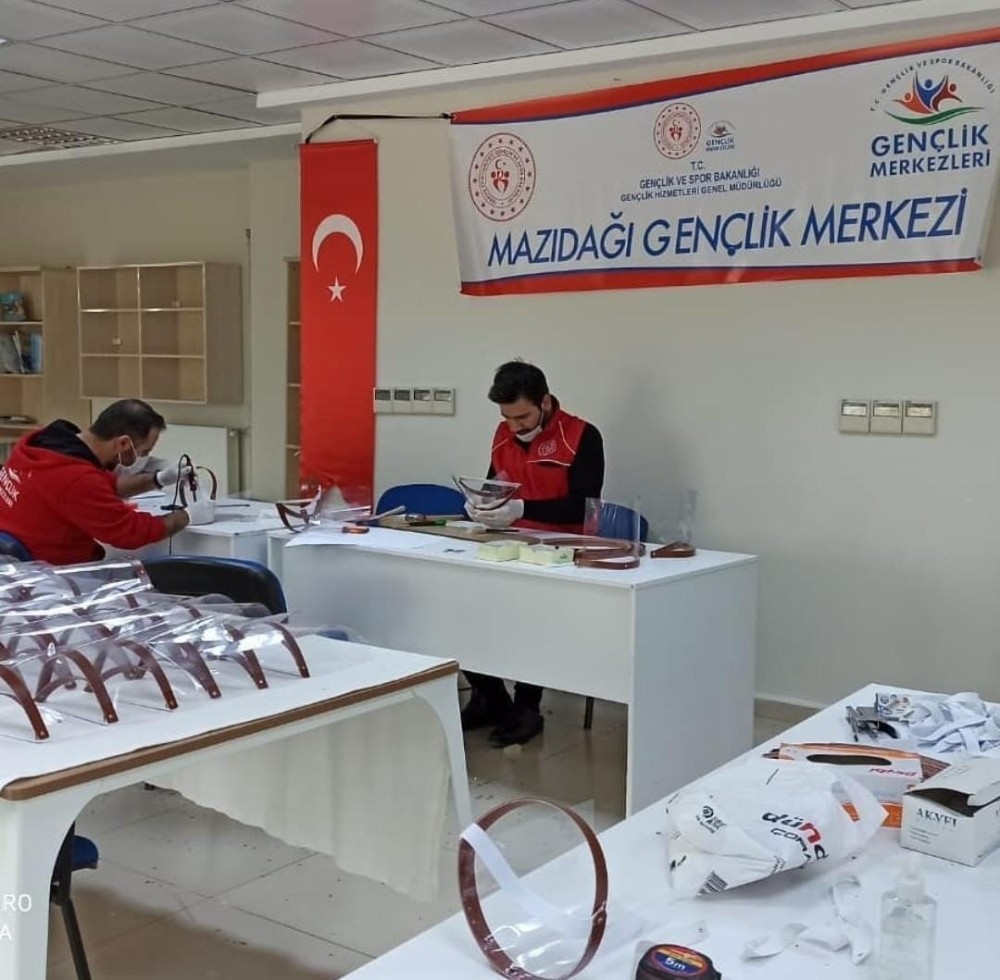 Mazıdağı Gençlik Merkezinde yüz korucuyu siper üretimine başlandı 