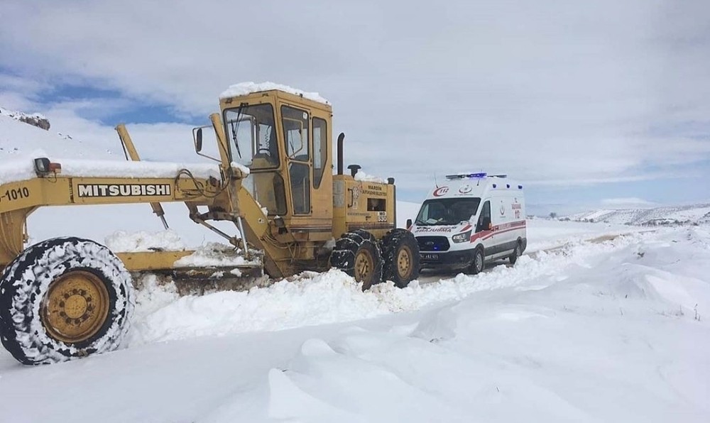Mazıdağı’nda kar nedeni ile kapanan yollar ulaşıma açıldı 