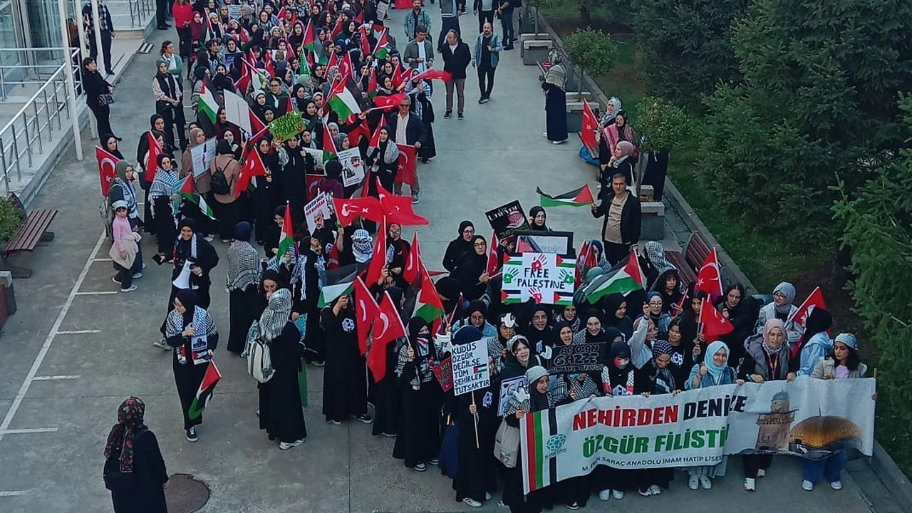 Mazlumların yaşadıklarını böyle hatırlattılar İmam hatipli gençlerden Gazze direnişine destek