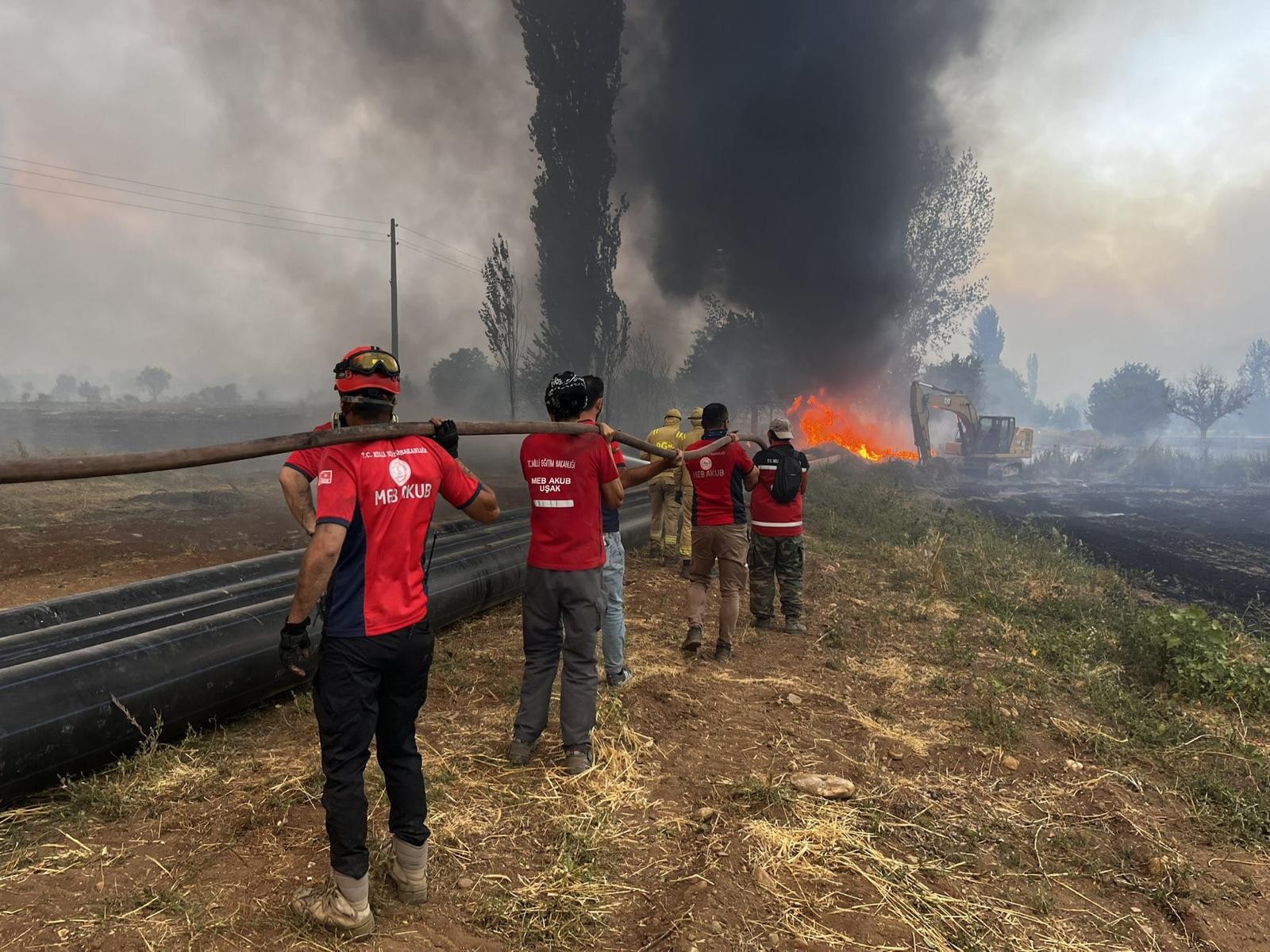 MEB AKUB ekiplerinden, orman yangınlarında söndürme çalışmalarına destek
