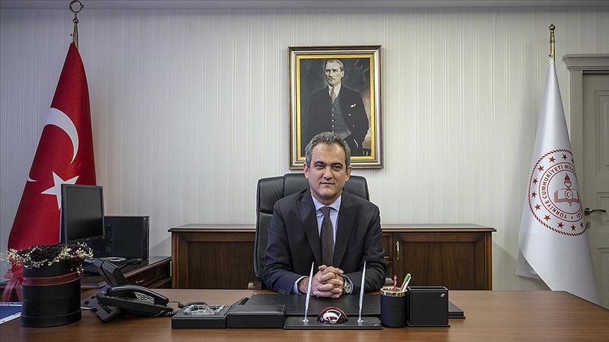 MEB ayda 300 bin 'yüz koruyucu siperlik' için seri üretime başladı