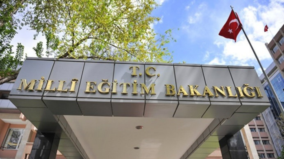 MEB, Fransız okullarına diz çöktürünce hedef oldu! CHP medyası şaşırtmadı