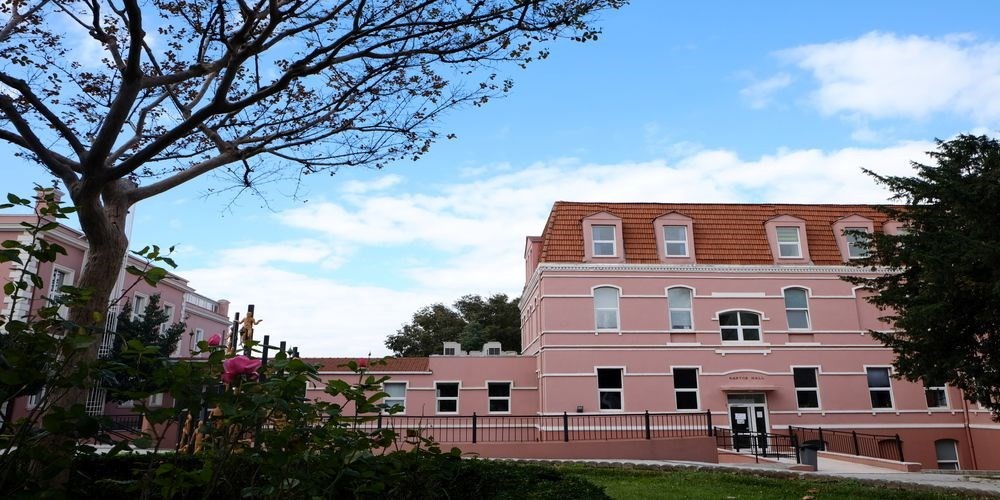 MEB harekete geçmişti! Öğrencileri LGBT’li sapkınlara teslim eden okul, tepki gelince bakın ne dedi