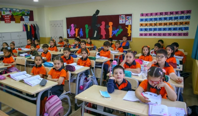 MEB’de kafa karışıklığı! Zorunlu eğitim kısalıyor mu? Bakandan açıklama