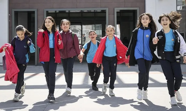 MEB'den ara tatil kararı! Tatil süresi kısalıyor, okul süresi artıyor