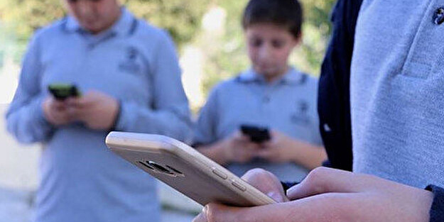 MEB'den yeni yönetmelik: Okulda ve sınıfta izinsiz fotoğraf, video çekmenin cezası disipline götürecek!