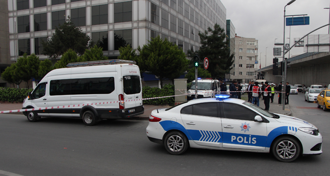 Mecidiyeköy'de şüpheli minibüs! Cadde trafiğe kapandı