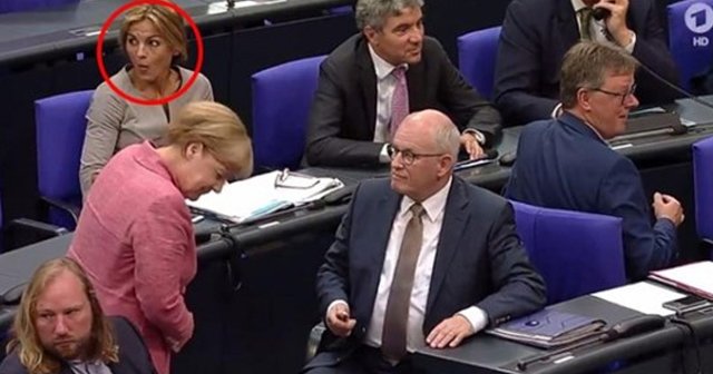 Meclis Başkanı, Angela Merkel'i azarlayıp arka sıralara gönderdi