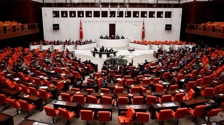 Meclis harekete geçti, görevlerine son verildi