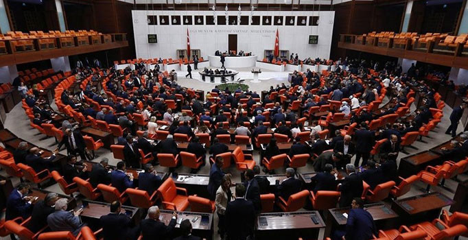 Meclis resmen tatile girdi