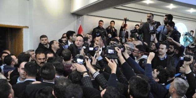 Meclis toplantısında kavga çıktı