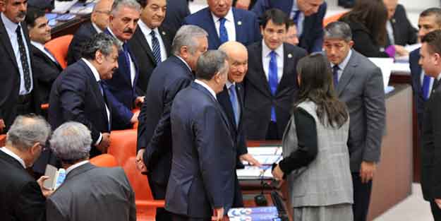Meclis'te Bahçeli ile Pervin Buldan karşılaştı