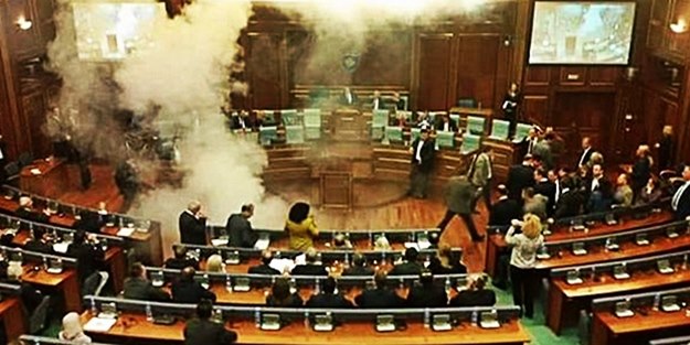 Meclis'te biber gazlı protesto - VİDEO