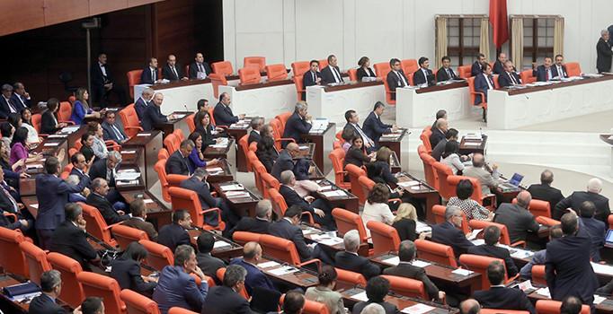 Meclis'te dokunulmazlık oylamasında hangi parti fire verdi?