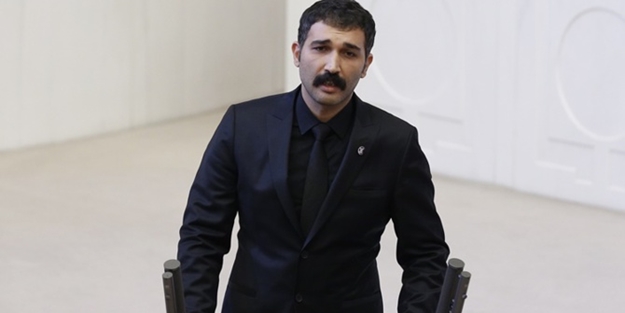 Mecliste gergin anlar! Barış Atay'ı protesto ettiler