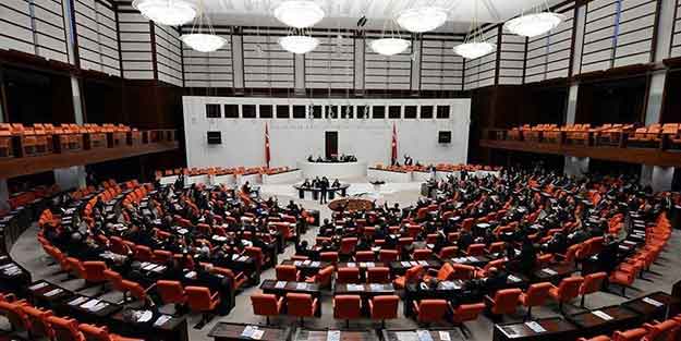 Meclis'te gergin anlar! MHP ile CHP vekilleri...