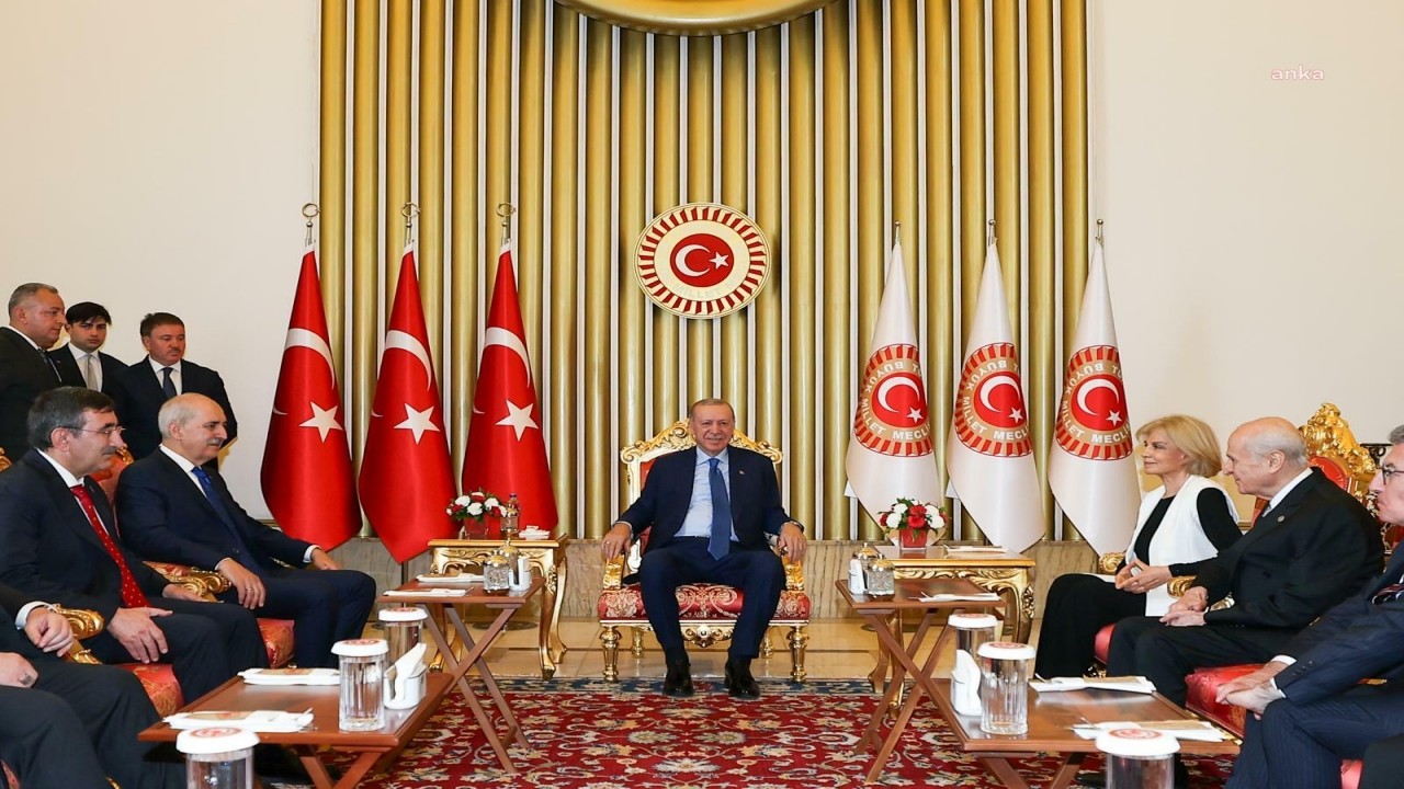 Meclis’te gündem olan kare: Erdoğan, sürpriz ismi de davet etti, bütün gözler ona çevrildi
