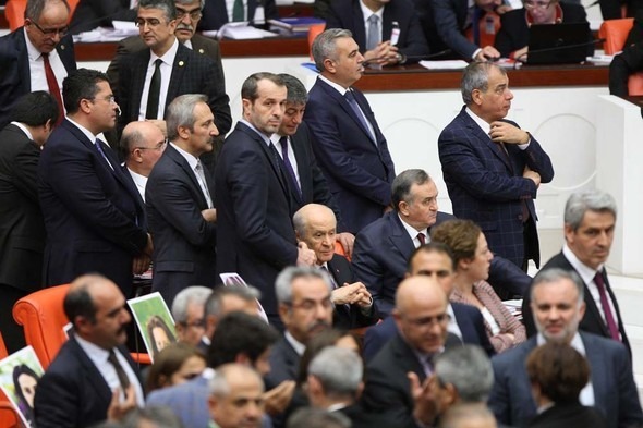 Meclis’te hareketli dakikalar… Bahçeli’ye etten duvar!