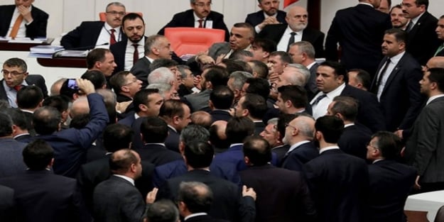 Meclis'te neden kavga çıktı? TBMM'de son dakika kavganın sebebi ne?