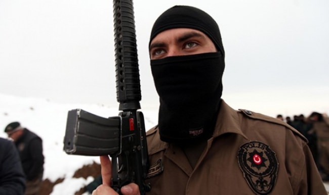 Özel harekatçılar TBMM'nin etrafını sardı
