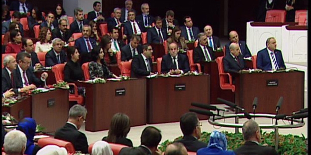 Bahçeli Meclis'te sola kaydı!