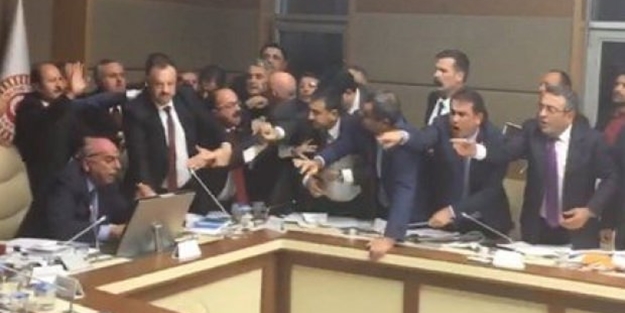 Meclis'te CHP-HDP-Saadet ittifakı!