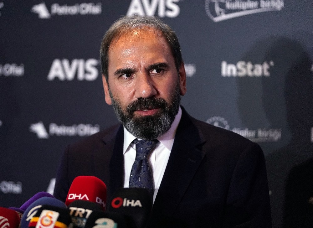 Mecnun Otyakmaz: 