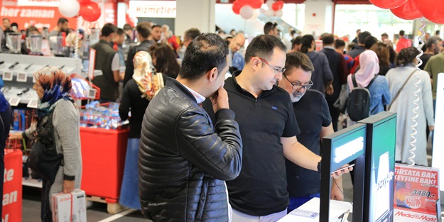 MediaMarkt�ta Samsung Galaxy S20 serisi i�in �n sipari�ler ba�lad�
