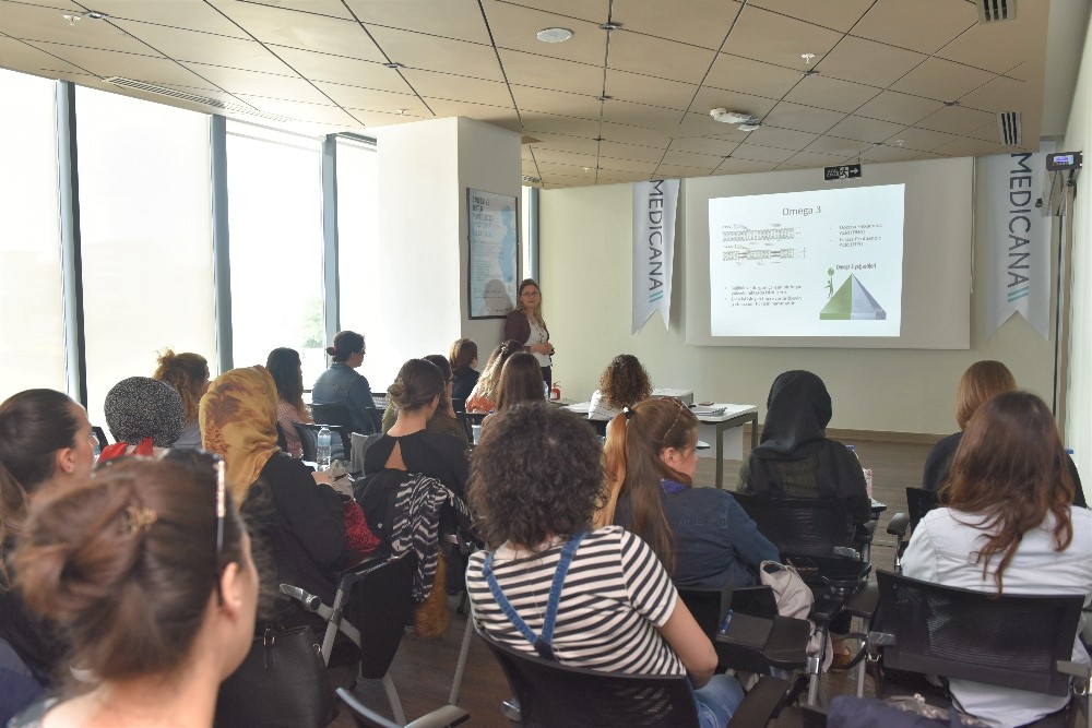 Medicana Gebe Okulu mezunlarını vermeye devam ediyor 