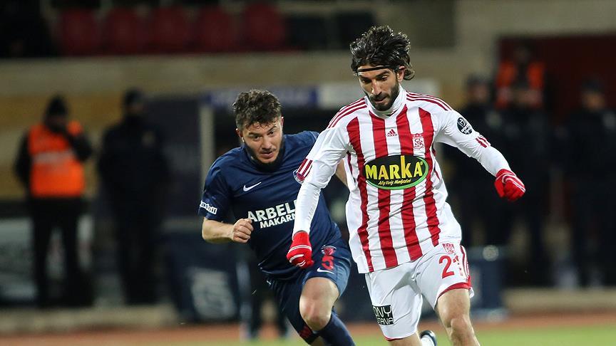 Medicana Sivasspor'da Burhan Eşer sakatlandı