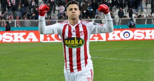 Medicana Sivasspor'da Cicinho depremi yaşanıyor