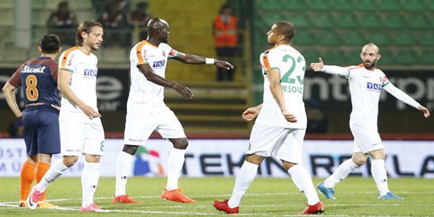 Başakşehir, Alanya deplasmanında dağıldı!