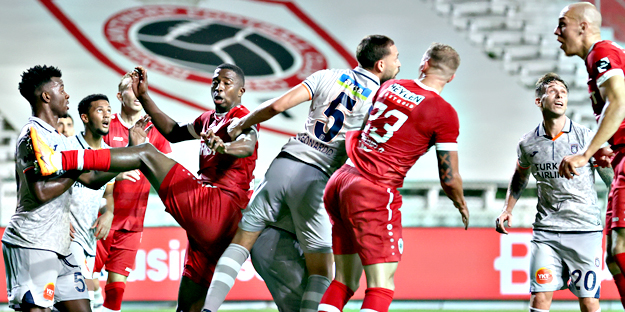 Medipol Başakşehir, Antwerp'i ezdi geçti... Gruplara kaldık!