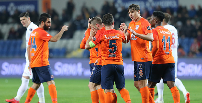 Medipol Başakşehir Kayserispor'u 3 golle geçti