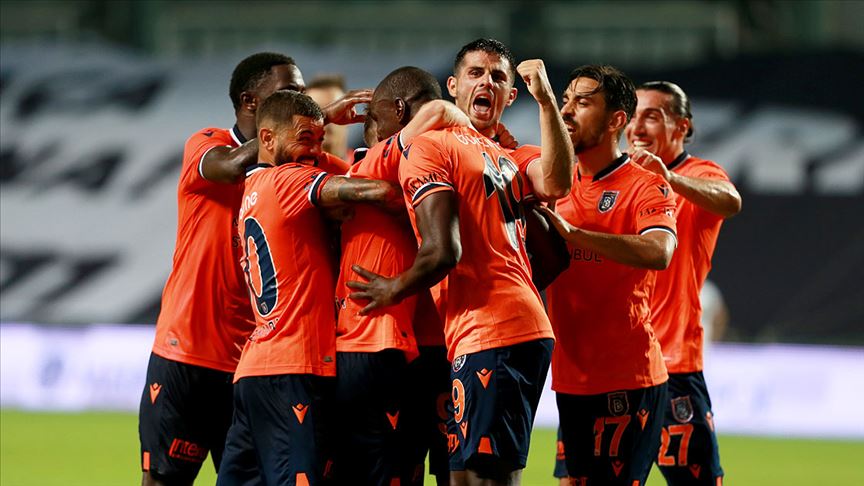Medipol Başakşehir'de 23 futbolcu Süper Lig'de ilk şampiyonluğuna yakın