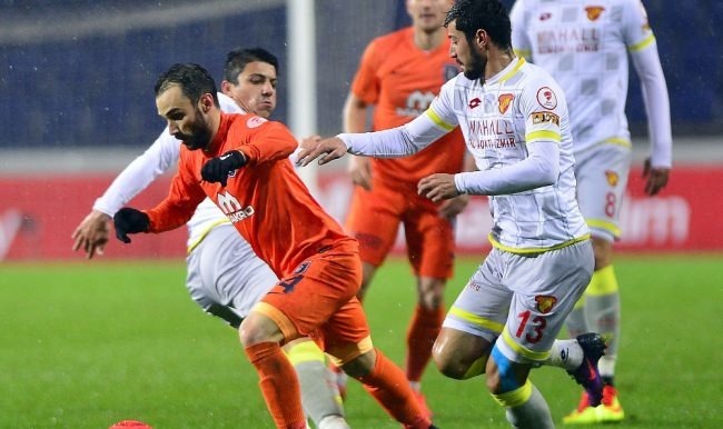 Medipol Başakşehir'den Göztepe'ye yarım düzine