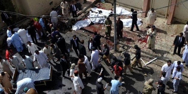 Camiye bombalı saldırı! Çok sayıda ölü ve yaralı var