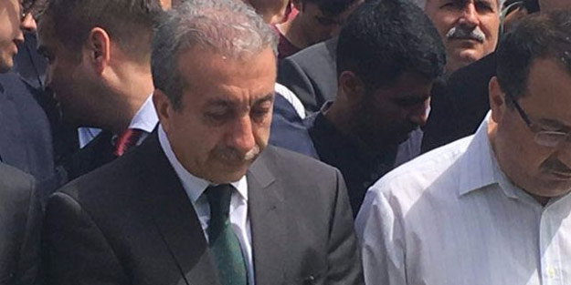 Eker acılı anneye sarılıp ağladı