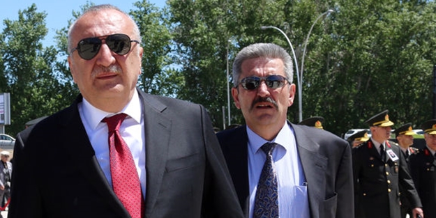 Eski parti lideri Kenan Evren'in cenazesinde