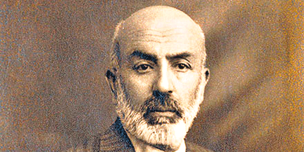 Mehmet Akif Ersoy dualarla anıldı