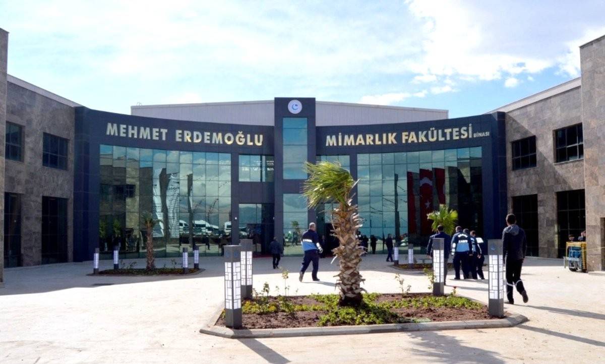Mehmet Erdemoğlu Mimarlık Fakültesi öğrencilerini bekliyor