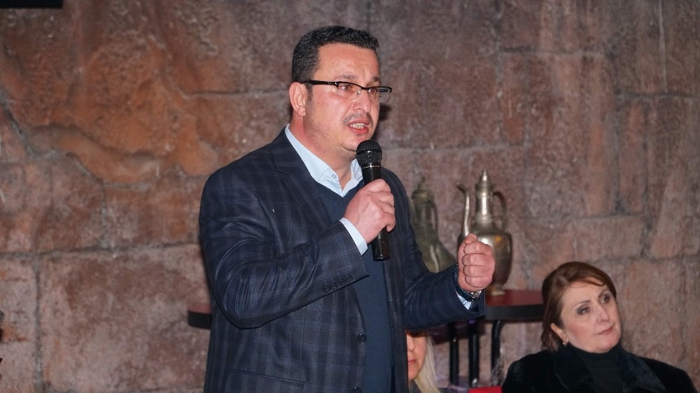 Mehmet Kanar’a gençlerden büyük ilgi 