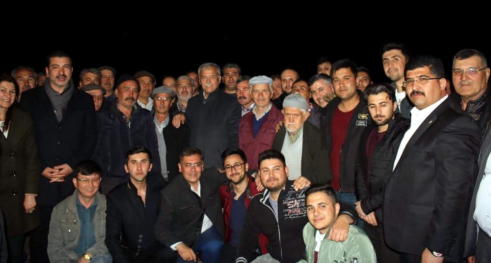 Mehmet Nil Hıdır köylü ve çiftçiyle kucaklaşmaya devam ediyor 