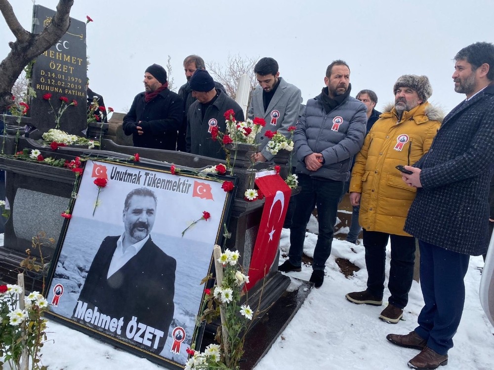 Mehmet Özet kabri başında anıldı 