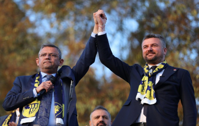 Mehmet Sevigen: Bir dakika bekletme hemen görevden al! Özgür Özel’e canlı yayında çağrı