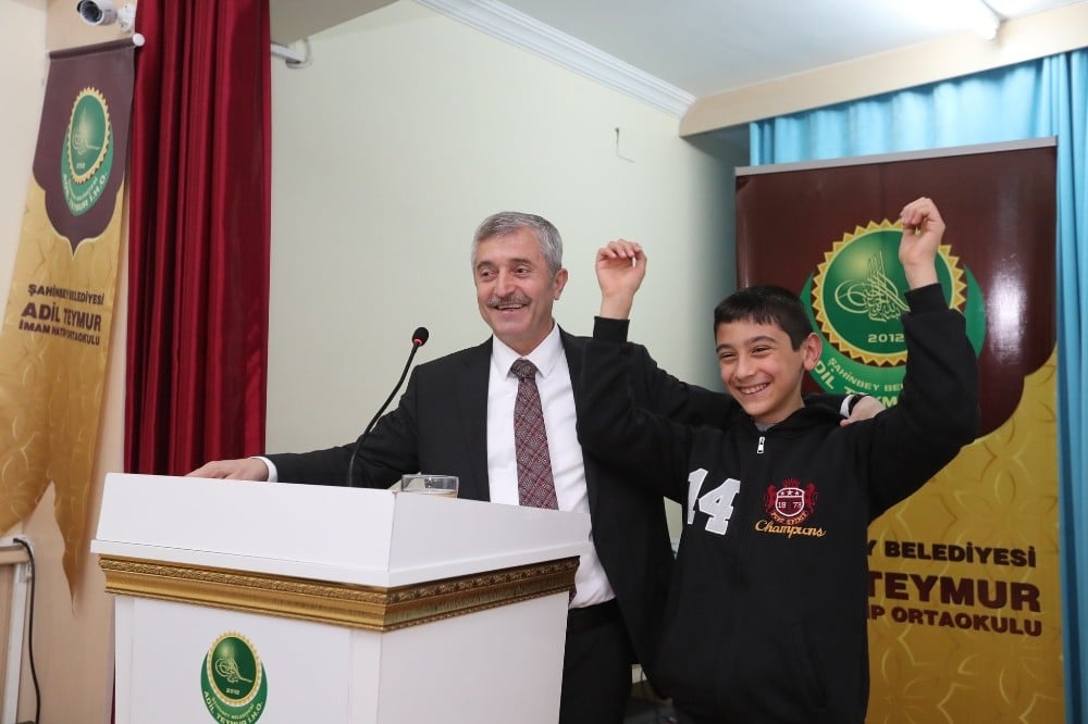 Mehmet Tahmazoğlu, öğrencilerle kariyer gününde buluştu 